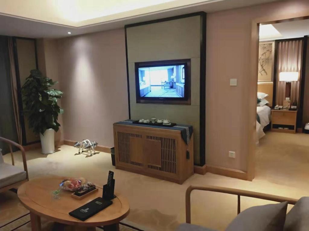 Feicheng Blossom Hotel Exterior photo