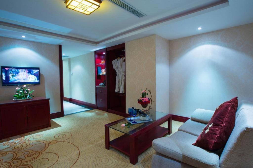 Feicheng Blossom Hotel Exterior photo